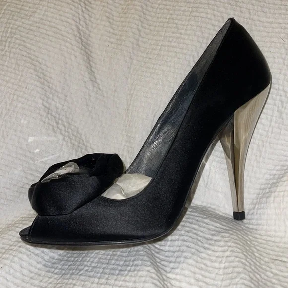 NEW Stuart Weitzman Black Satin & Swarovski Chrome-Heeled Peep-Toe Pumps Sz 6.5 - Picture 4 of 15